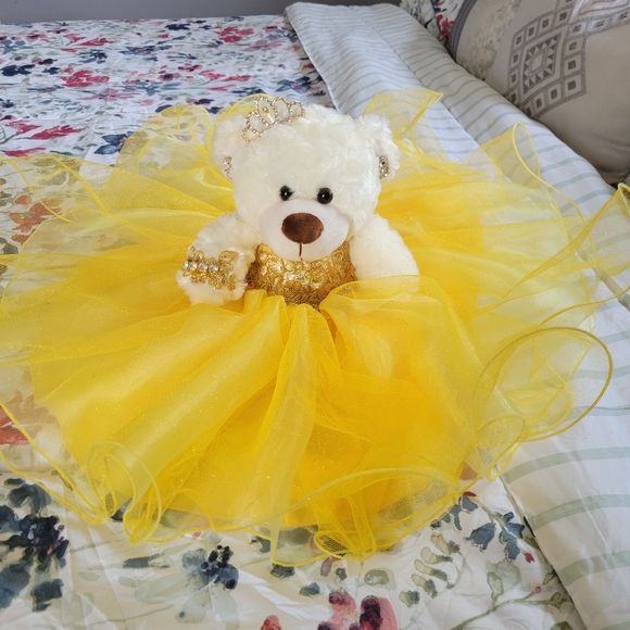 Quinceañera bundle dress size 6 , bouquet red roses and rhinestones, and bear - Picture 8 of 8